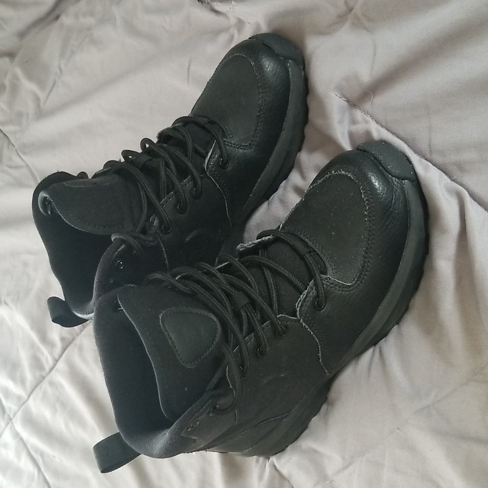 NIKE BOYS' LITTLE KIDS' MANOA LEATHER BOOTS size 2y